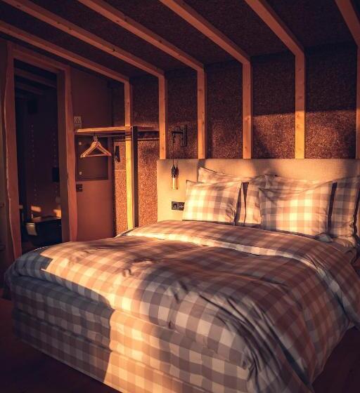 اتاق لوکس با تخت بزرگ, Charm Nature