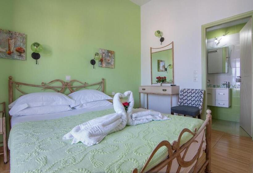 חדר סטנדרט לשלושה, Kontogoni Rooms