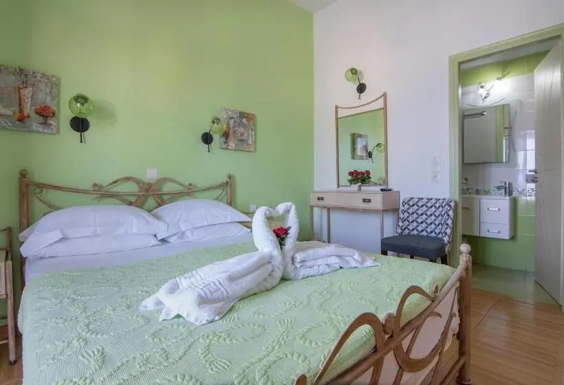 スタンダードトリプルルーム, Kontogoni Rooms
