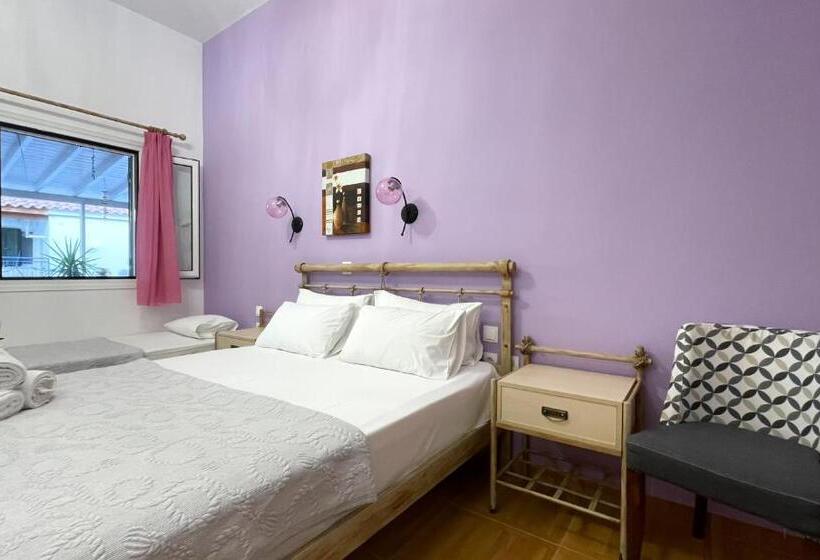 חדר סטנדרט לשלושה, Kontogoni Rooms