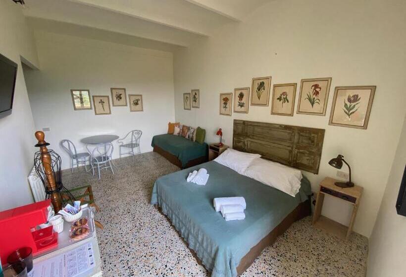 اتاق سوپریور سه تخته, Rooms And Wine Al Castello