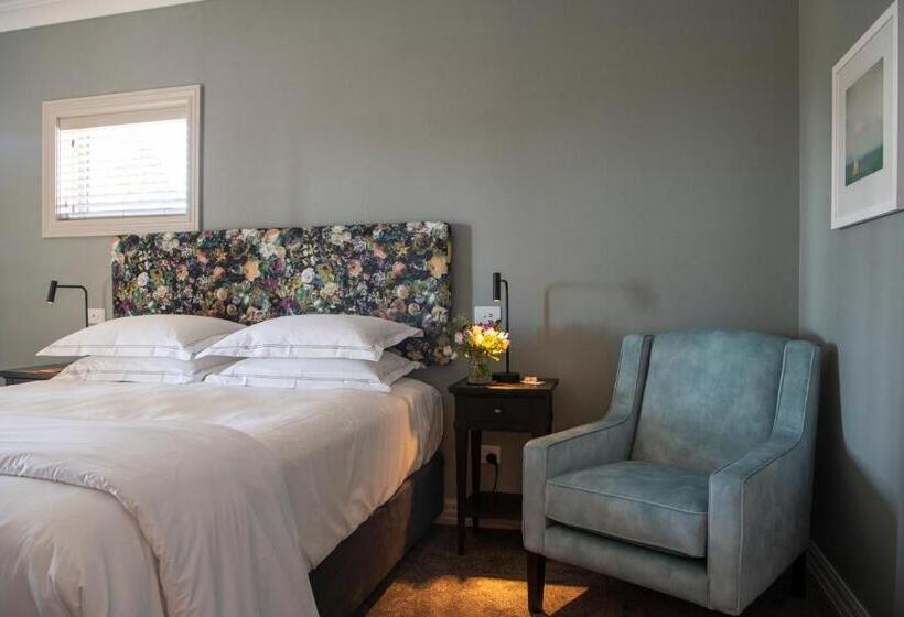 מיטת קינג בסוויטה, 415 Marine Parade