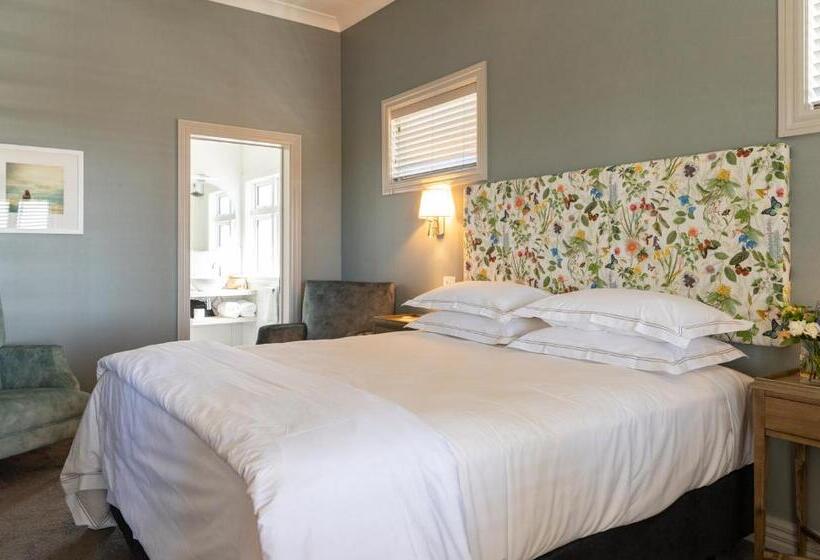 מיטת קינג בסוויטה, 415 Marine Parade