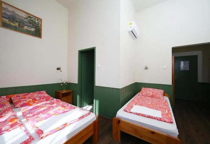 スタンダード４人部屋, Kisfaludy Vendégház  Sümeg