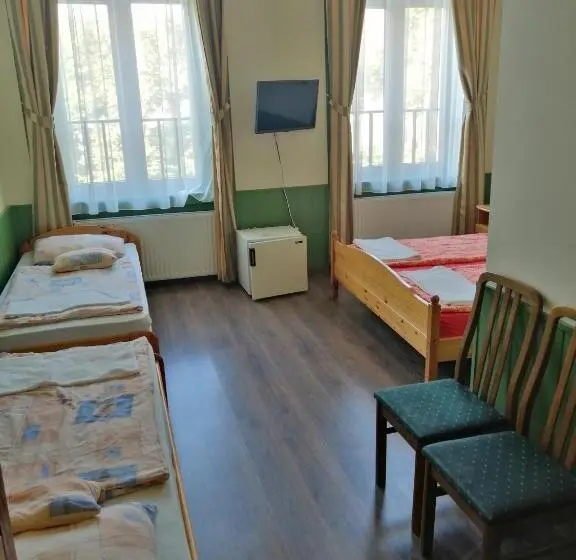 スタンダード４人部屋, Kisfaludy Vendégház  Sümeg