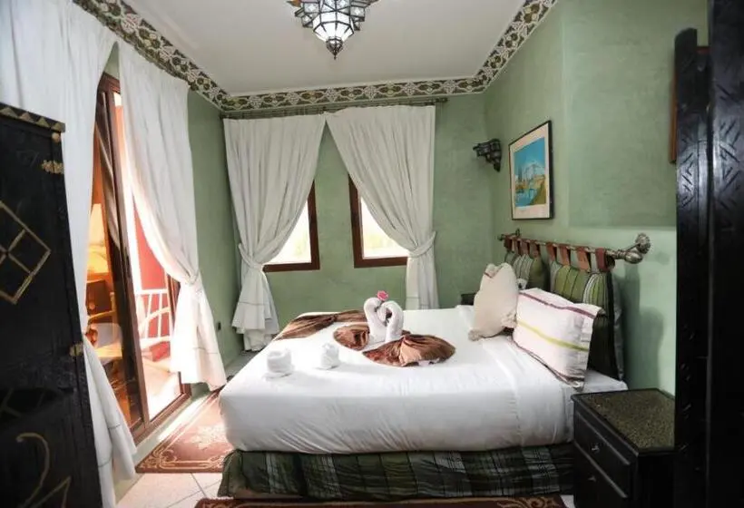 プールビュースタンダードステューディオ, Equi Palace & Spa Near Aeroport