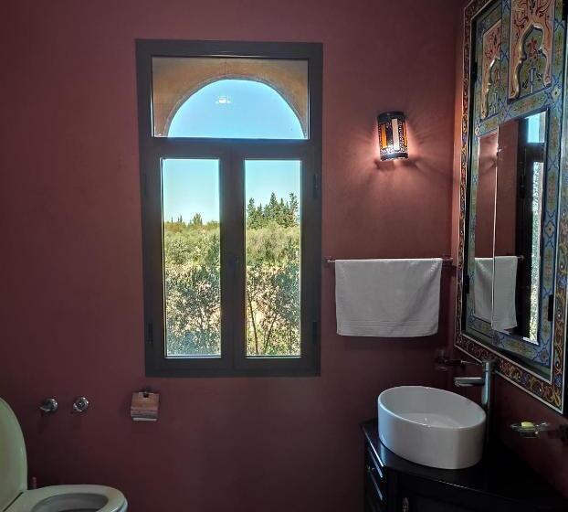 Люкс Вид на Бассейн, Equi Palace & Spa Near Aeroport