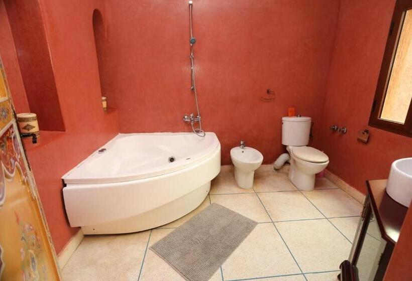 Люкс Вид на Бассейн, Equi Palace & Spa Near Aeroport