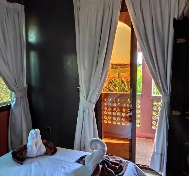 プールビュースイート, Equi Palace & Spa Near Aeroport