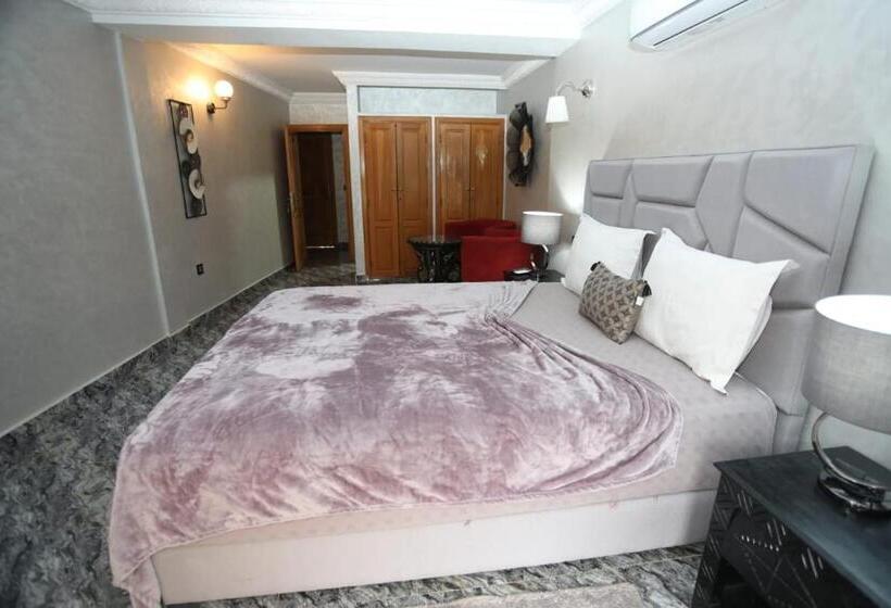 Люкс Вид на Сад, Equi Palace & Spa Near Aeroport