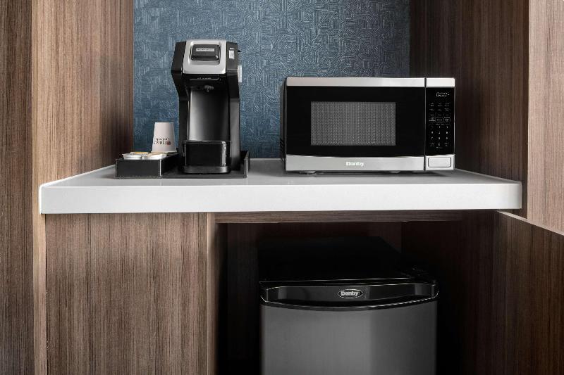 غرفة قياسية سرير كينج لذوى الإحتياجات الخاصة, Hilton Garden Inn Camden Waterfront Philadelphia