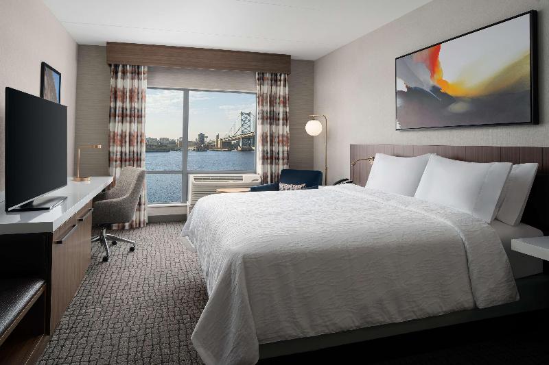 غرفة قياسية سرير كينج لذوى الإحتياجات الخاصة, Hilton Garden Inn Camden Waterfront Philadelphia