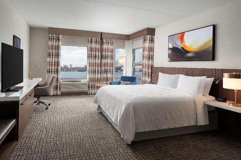 غرفة قياسية سرير كينج لذوى الإحتياجات الخاصة, Hilton Garden Inn Camden Waterfront Philadelphia