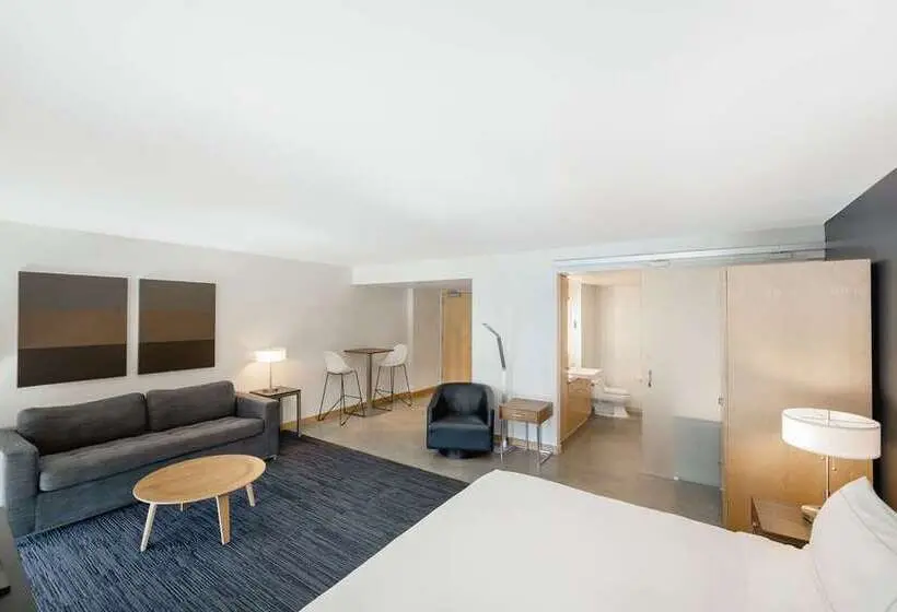 キングサイズベッドのスタンダードルーム, Hilton Garden Inn Camden Waterfront Philadelphia