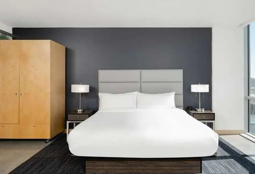 キングサイズベッドのスタンダードルーム, Hilton Garden Inn Camden Waterfront Philadelphia