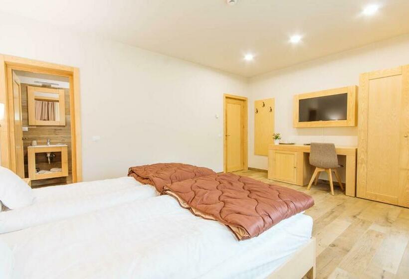 חדר סטנדרט, Comoara Rarăului