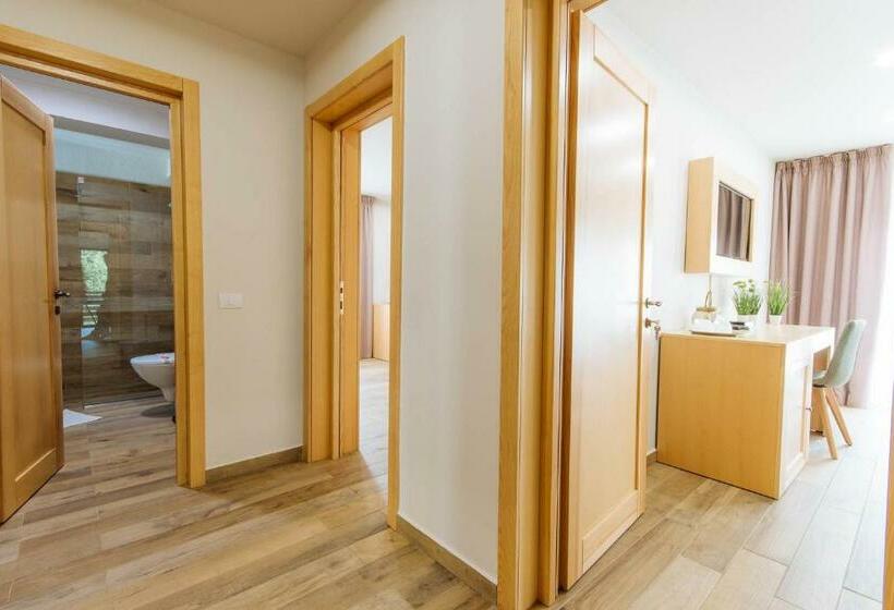 סוויטה משפחתית, Comoara Rarăului