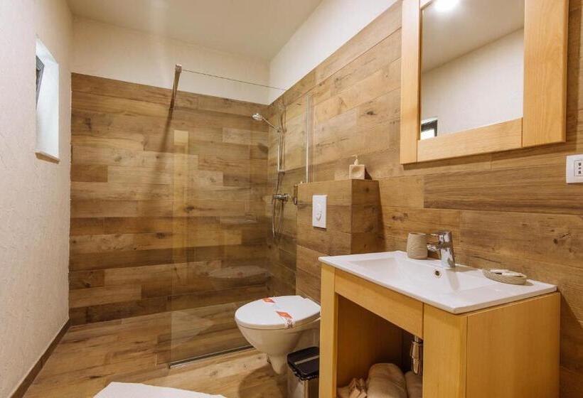 סוויטה משפחתית, Comoara Rarăului