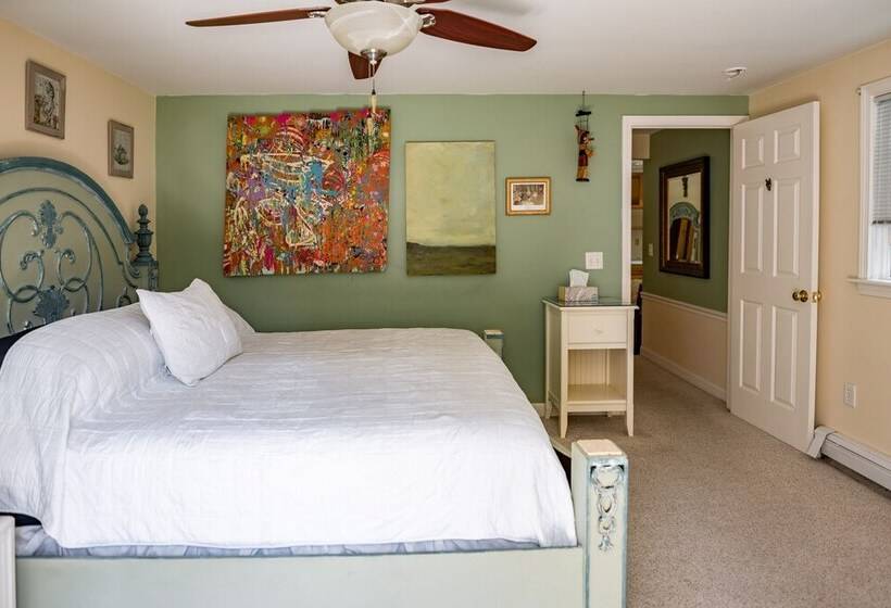 جناح ديلوكس, The Rugosa Guest House