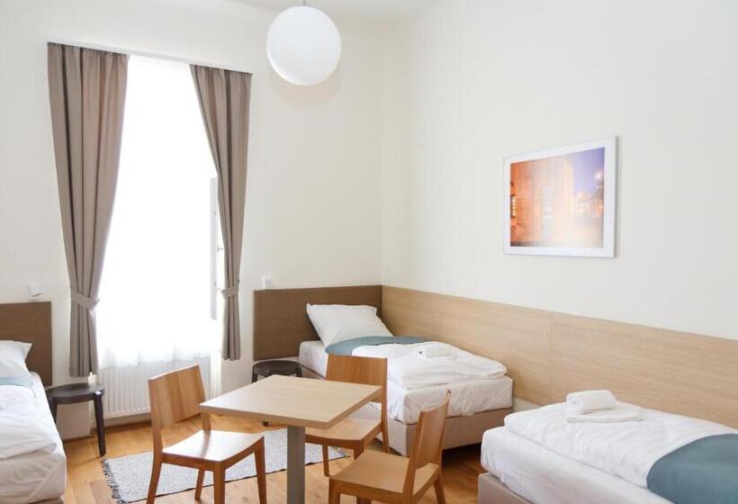 חדר סטנדרט לשלושה, Domus Peregrini Apartmanok