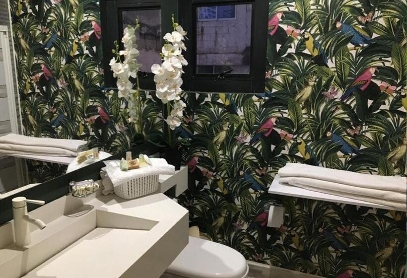 חדר דלוקס, Arte