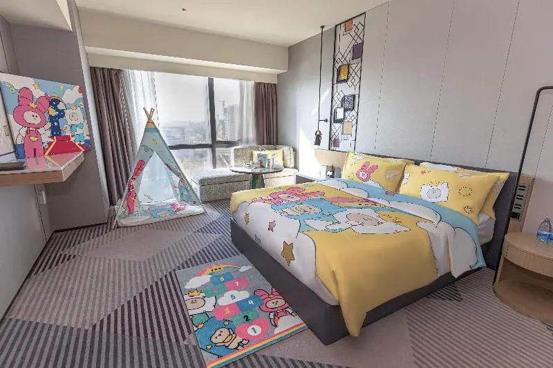 キングサイズベッドのスタンダードルーム, Crowne Plaza Foshan Nanhai An Ihg