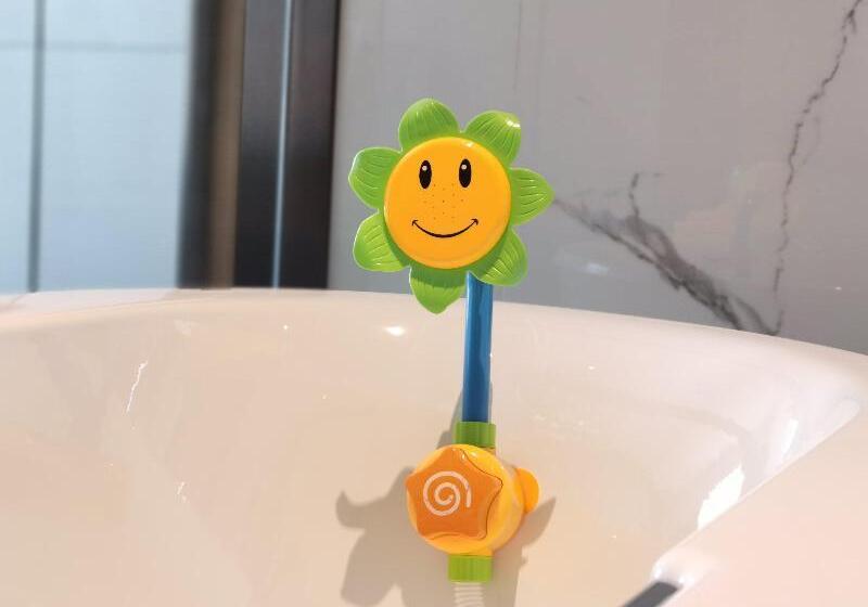 キングサイズベッドのスタンダードルーム, Crowne Plaza Foshan Nanhai   An Ihg