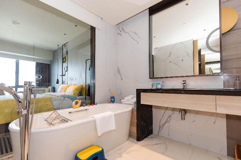 キングサイズベッドのスタンダードルーム, Crowne Plaza Foshan Nanhai   An Ihg