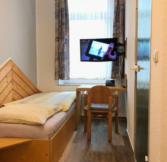 标准单人间, Göbel