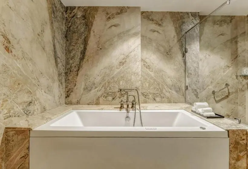 Suite Presidencial, Lemon Tree Premier, Dwarka