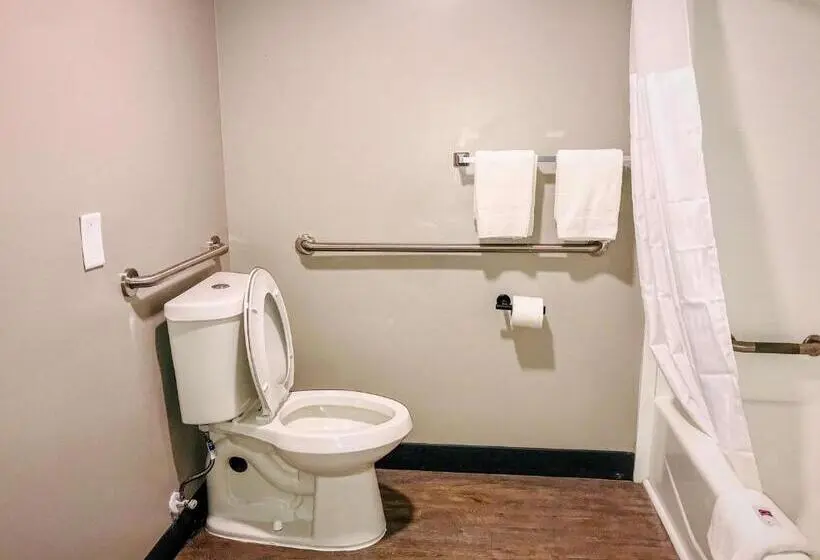 身障者適用キングサイズベッドルーム, Studio 6 Dublin, Ga