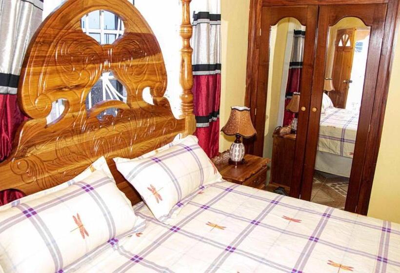 سوئیت با بالکن, Bev's Rosevilla