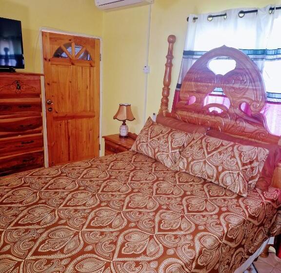 سوئیت با بالکن, Bev's Rosevilla