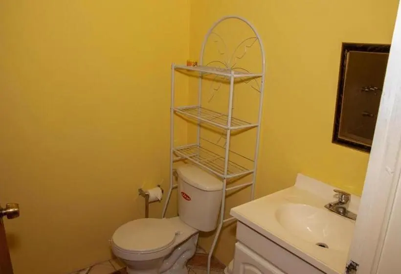 Standard room with outdoor bath, Bev's Rosevilla