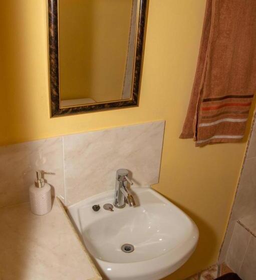 Standard room with outdoor bath, Bev's Rosevilla