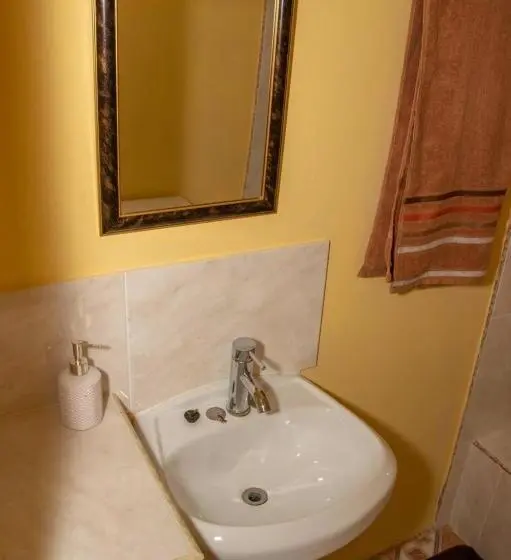 Standard room with outdoor bath, Bev's Rosevilla