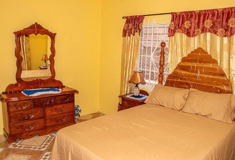 Standard room with outdoor bath, Bev's Rosevilla