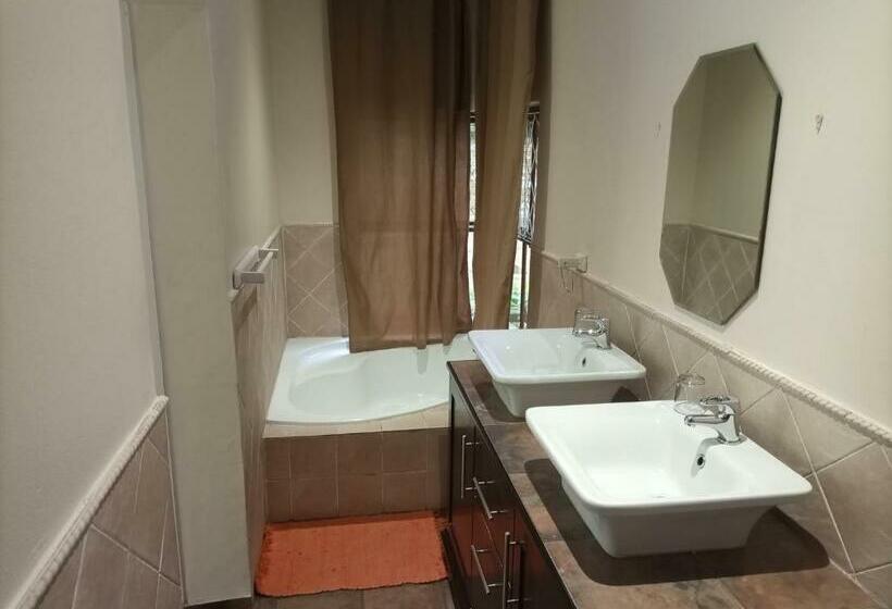 غرفة قياسية, Nqabanqaba