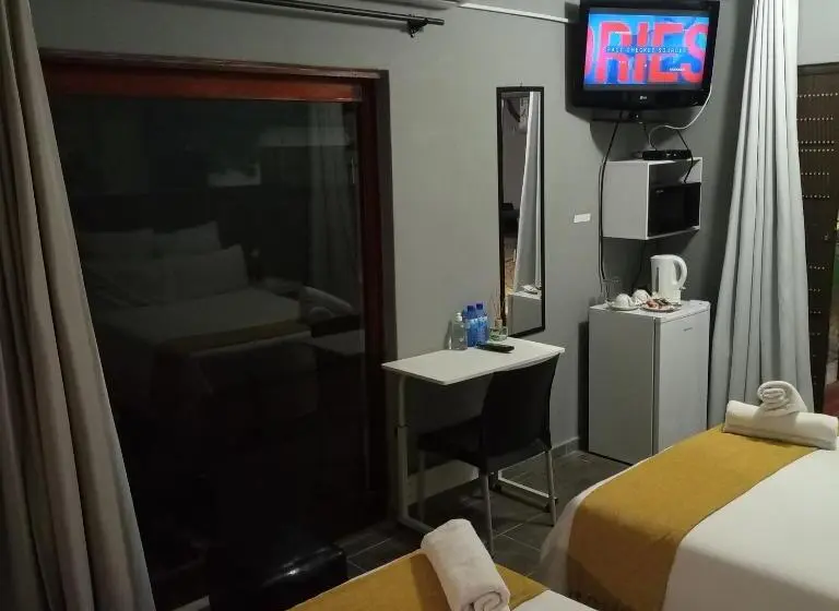 スタンダード４人部屋, Nqabanqaba