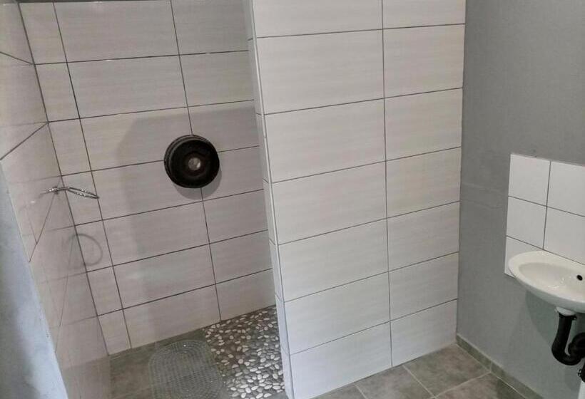 غرفة قياسية رباعية, Nqabanqaba