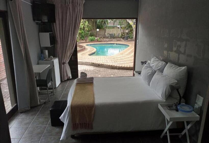 Четырехместный Номер Стандарт, Nqabanqaba