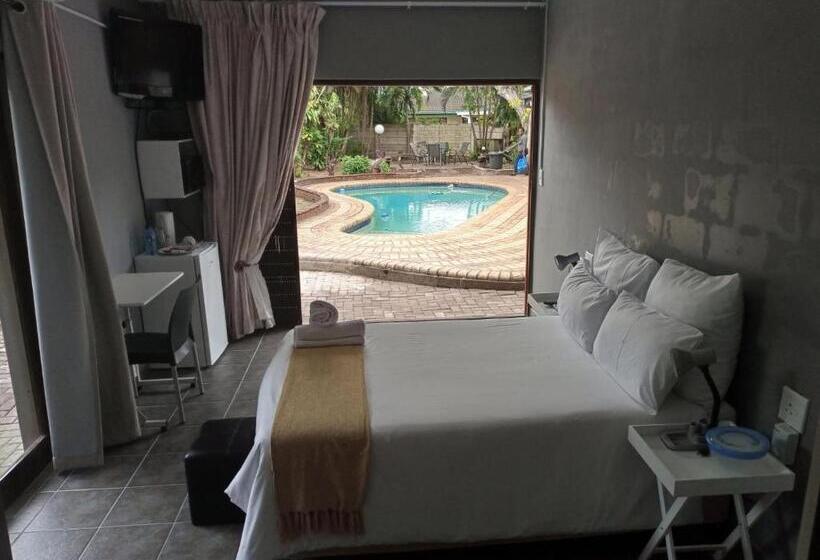 Четырехместный Номер Стандарт, Nqabanqaba