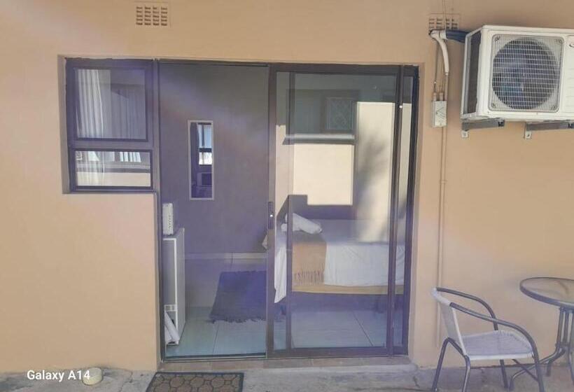 غرفة أساسية, Nqabanqaba