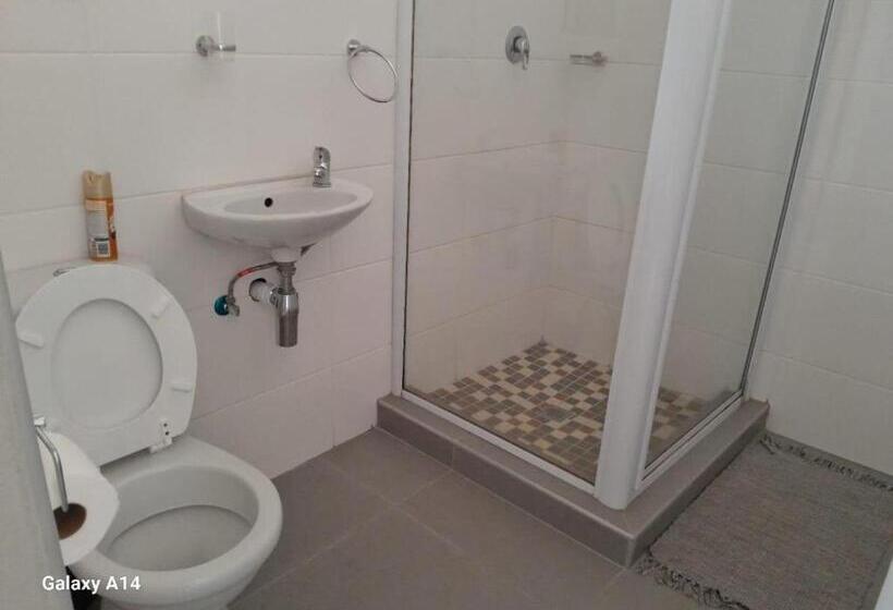 غرفة أساسية, Nqabanqaba