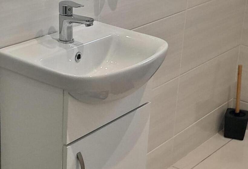 Номер Economy, Nqabanqaba