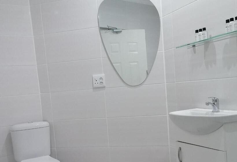 غرفة كومفورت, Nqabanqaba