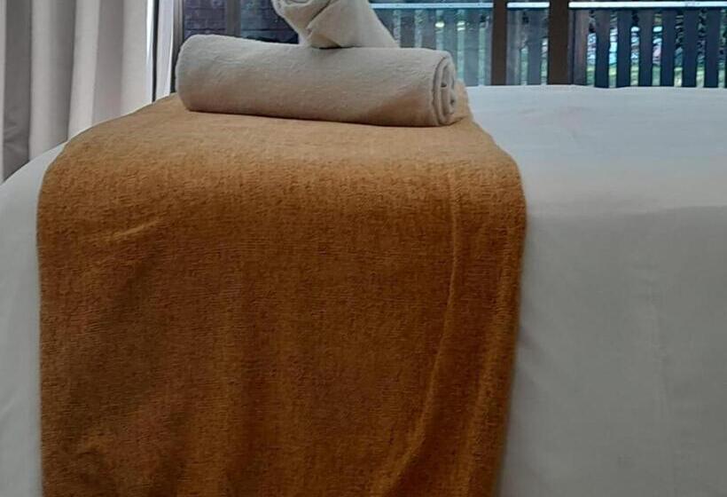 غرفة كومفورت, Nqabanqaba