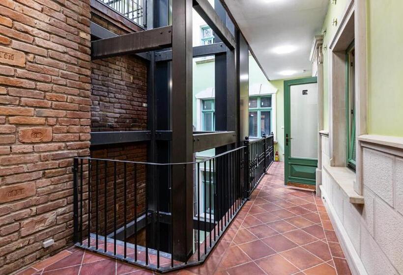 اتاق عادی, Oysters & Bubbles Gastro Hotel. Rynok Square