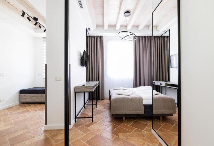 اتاق استاندارد, Oysters & Bubbles Gastro Hotel. Rynok Square