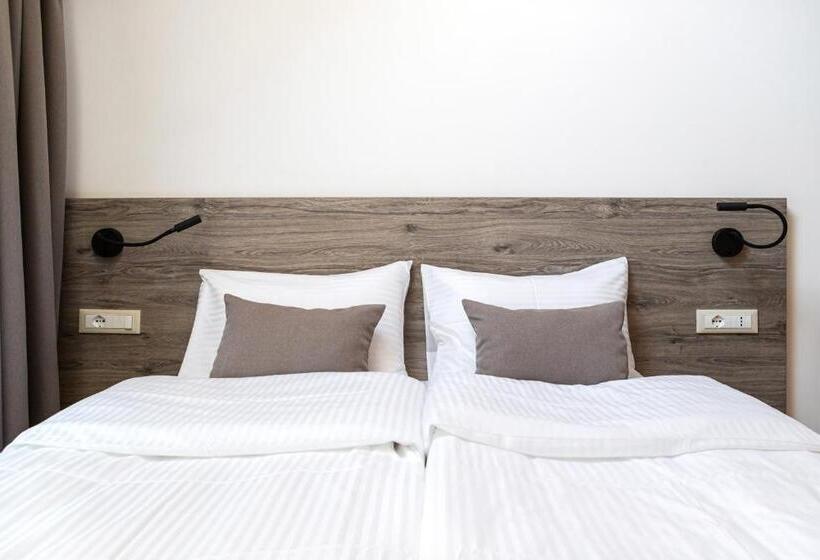 اتاق خانوادگی, Oysters & Bubbles Gastro Hotel. Rynok Square